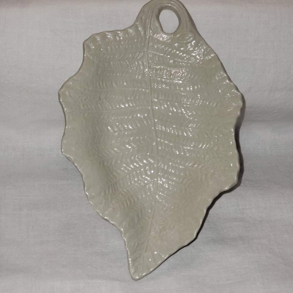 Vintage Colonial Williamsburg Salt Glazed Pottery Fern Leaf Dish